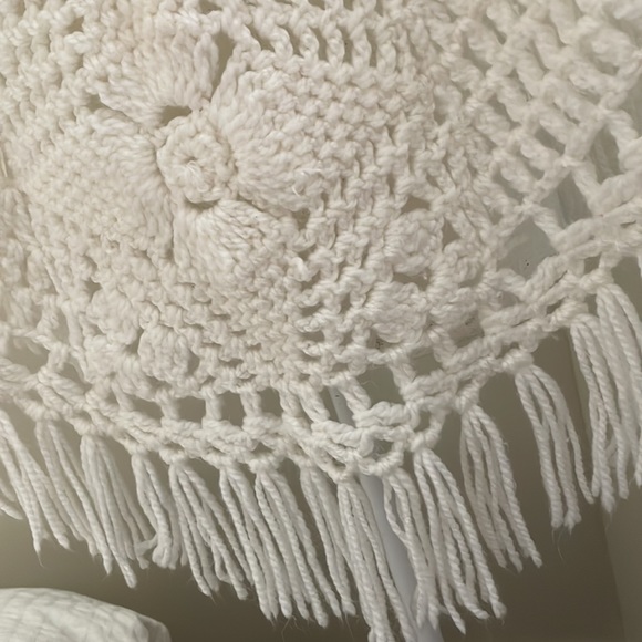Boho crocheted fringed cape - Picture 8 of 8